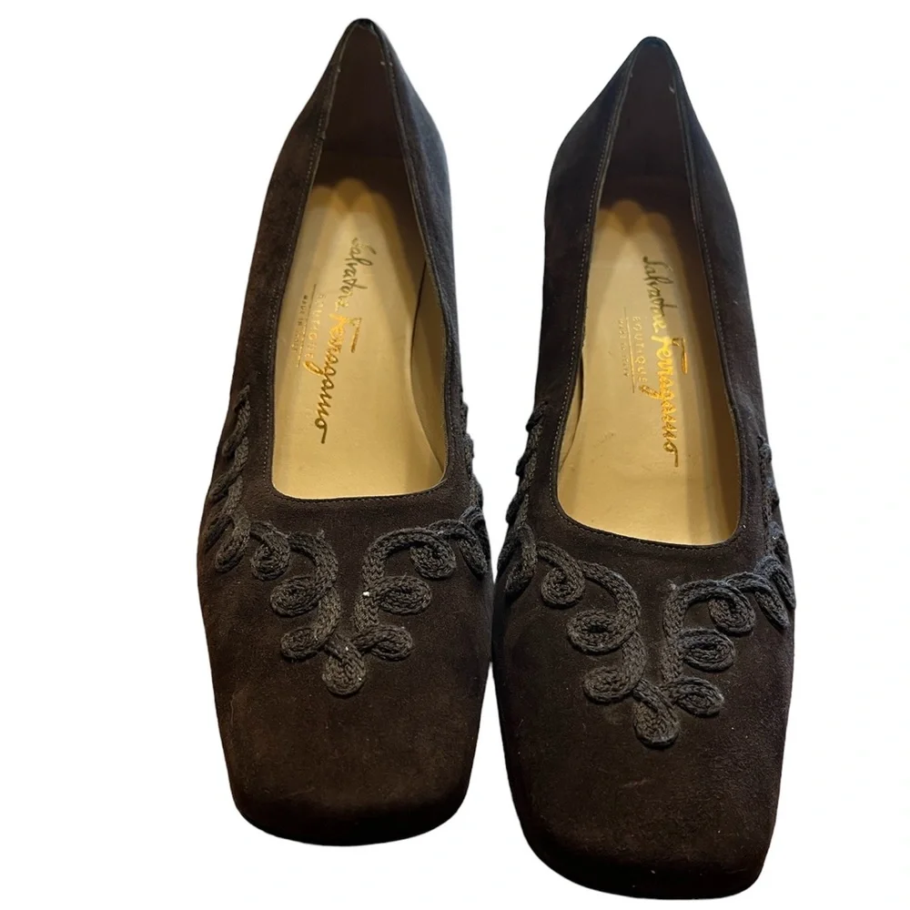 Salvatore Ferragamo 8.5 Brown Suede Embroidered Vintage Pumps - Picture 1 of 7